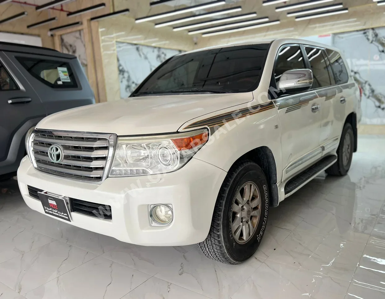 تويوتا  لاند كروزر  جي اكس ار  2009  اوتوماتيك  266,000 كم  8 سلندر  دفع رباعي  اس يو في  أبيض