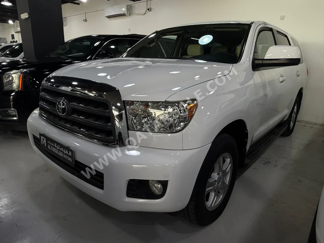 Toyota  Sequoia  SR5  2015  Automatic  240,000 Km  8 Cylinder  Four Wheel Drive (4WD)  SUV  White
