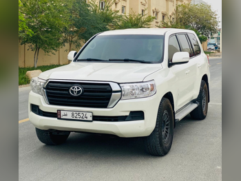 تويوتا  لاند كروزر  جي  2016  اوتوماتيك  379,000 كم  6 سلندر  دفع رباعي  اس يو في  أبيض