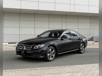 مرسيدس - بنز  اي - كلاس  200  2020  اوتوماتيك  165,000 كم  4 سلندر  دفع خلفي  سيدان  أسود