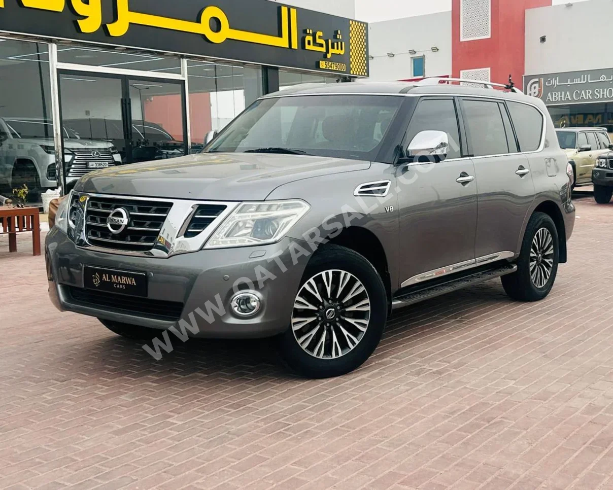 نيسان باترول بلاتنيوم 2014 اوتوماتيك 219,000 كم 8 سلندر دفع رباعي اس يو في رمادي