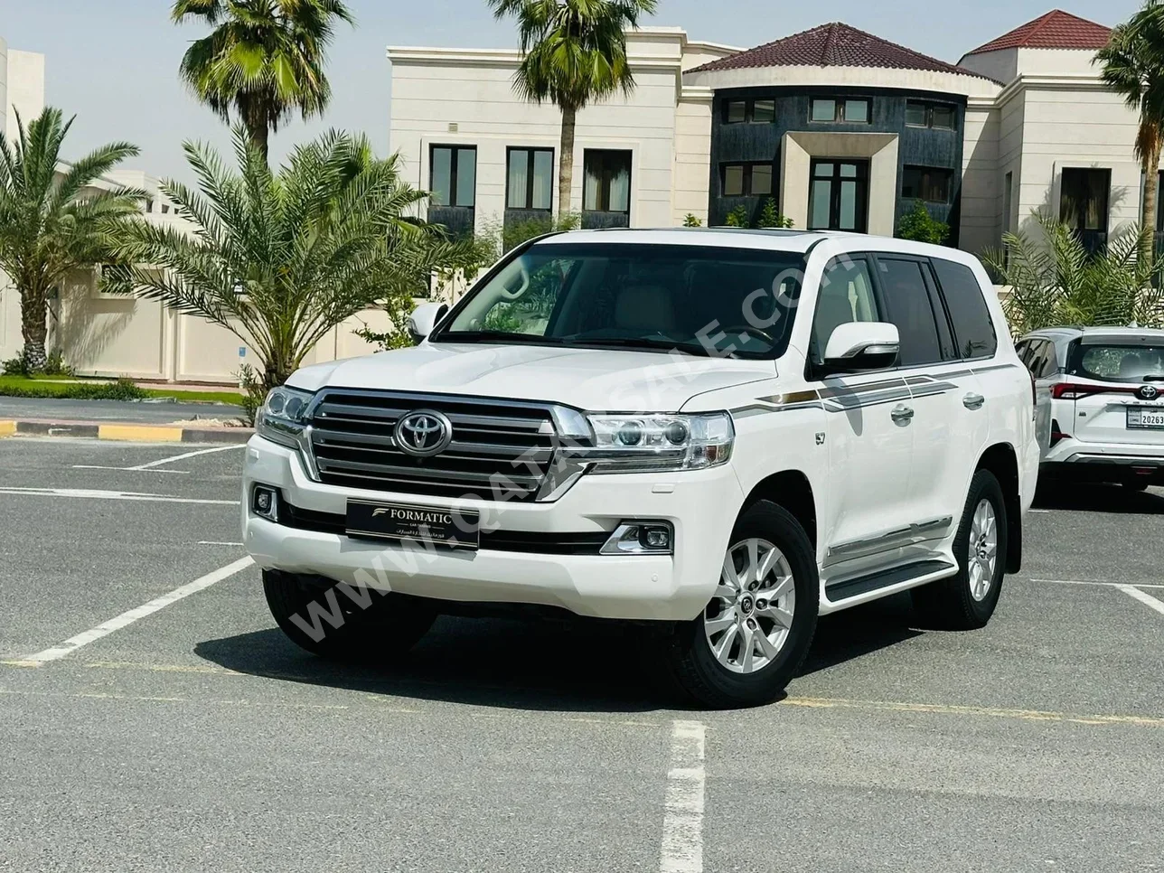 Toyota  Land Cruiser  VXR  2018  Automatic  177,000 Km  8 Cylinder  Four Wheel Drive (4WD)  SUV  White
