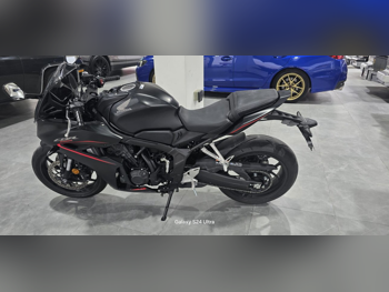 هوندا  سي بي ار 650 -  2025 - اللون اسود -  الضمان