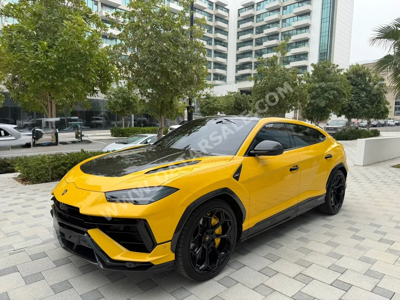 Lamborghini Urus 2024 Automatic 1,800 Km 10 Cylinder Four Wheel Drive (4WD) SUV Yellow With Warranty