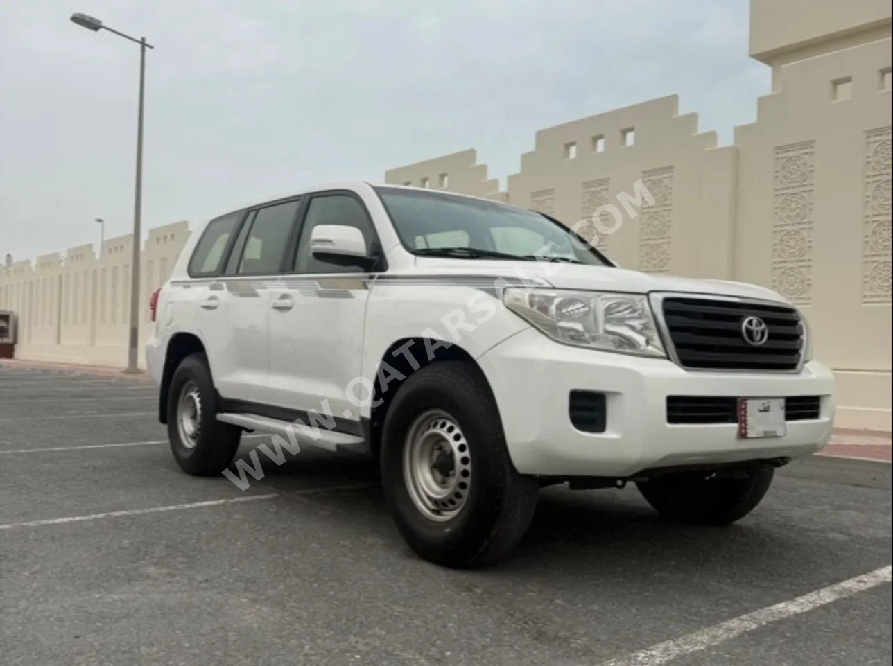 Toyota  Land Cruiser  G  2013  Automatic  218,000 Km  6 Cylinder  Four Wheel Drive (4WD)  SUV  White