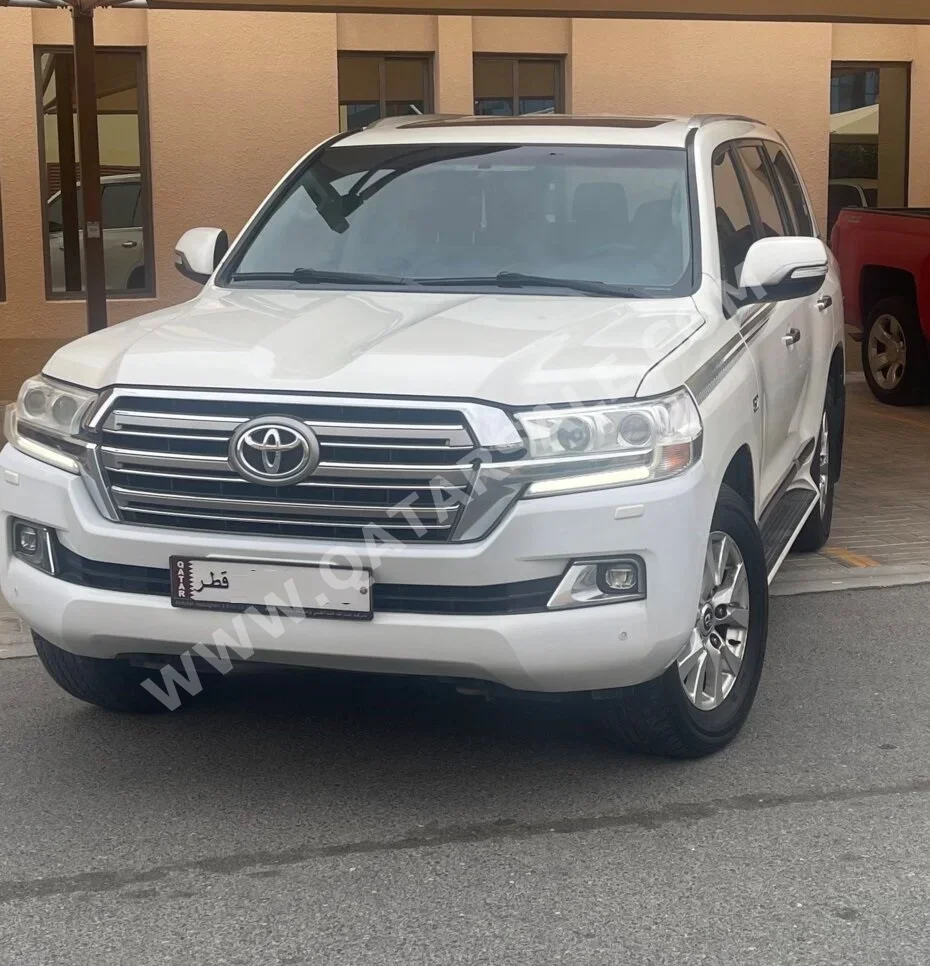 Toyota  Land Cruiser  VXR  2017  Automatic  160,000 Km  8 Cylinder  Four Wheel Drive (4WD)  SUV  White