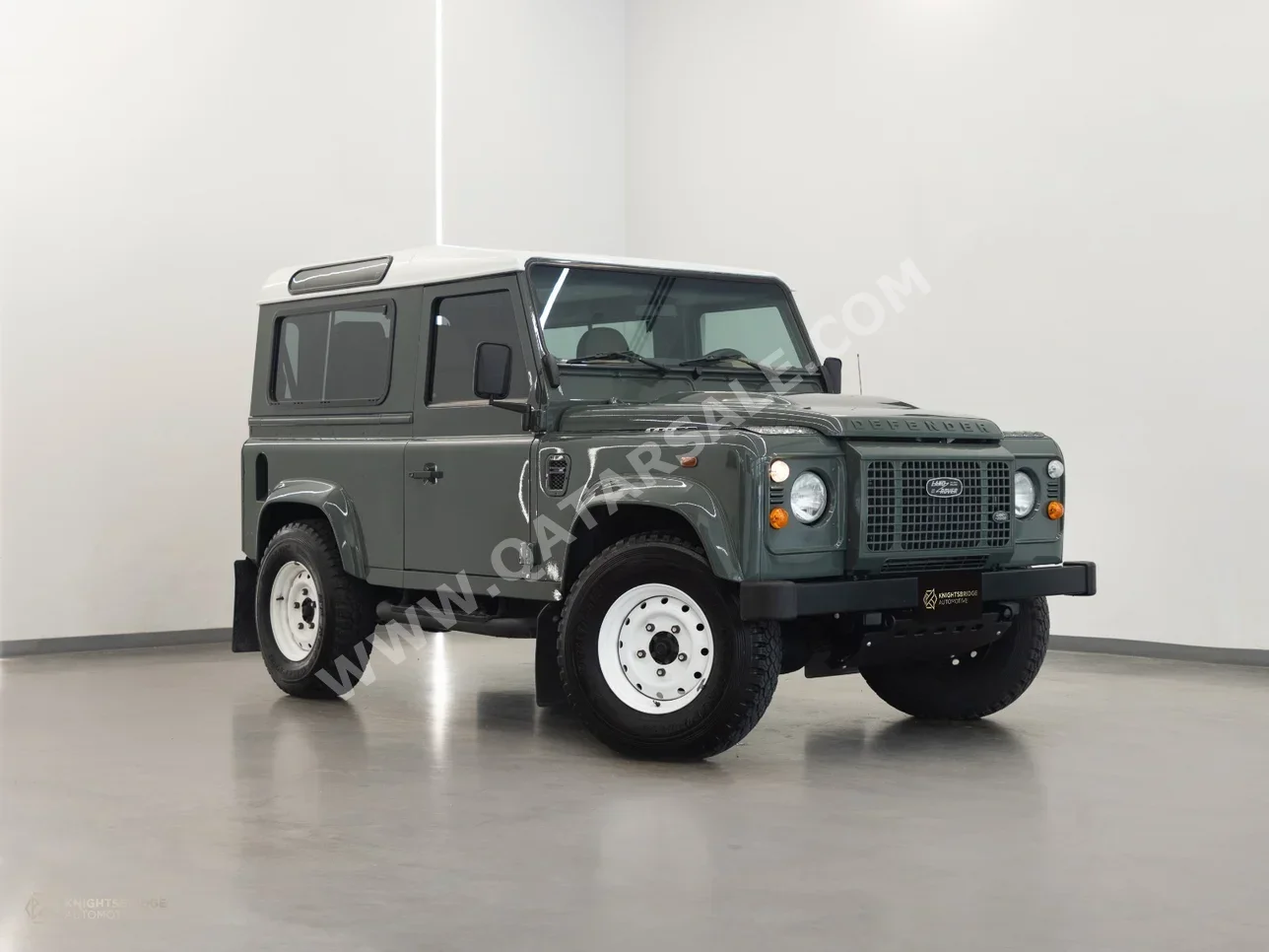 Land Rover  Defender  90  2012  Manual  83,900 Km  6 Cylinder  Four Wheel Drive (4WD)  SUV  Green