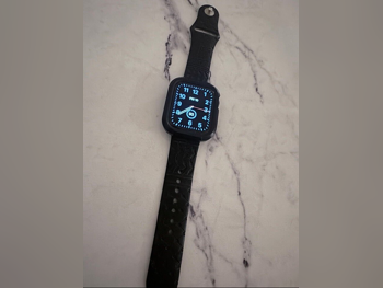 ساعات ذكية - ابل  Series 4  - متوافق مع أي او اس  - أسود  -- مقاوم المياه