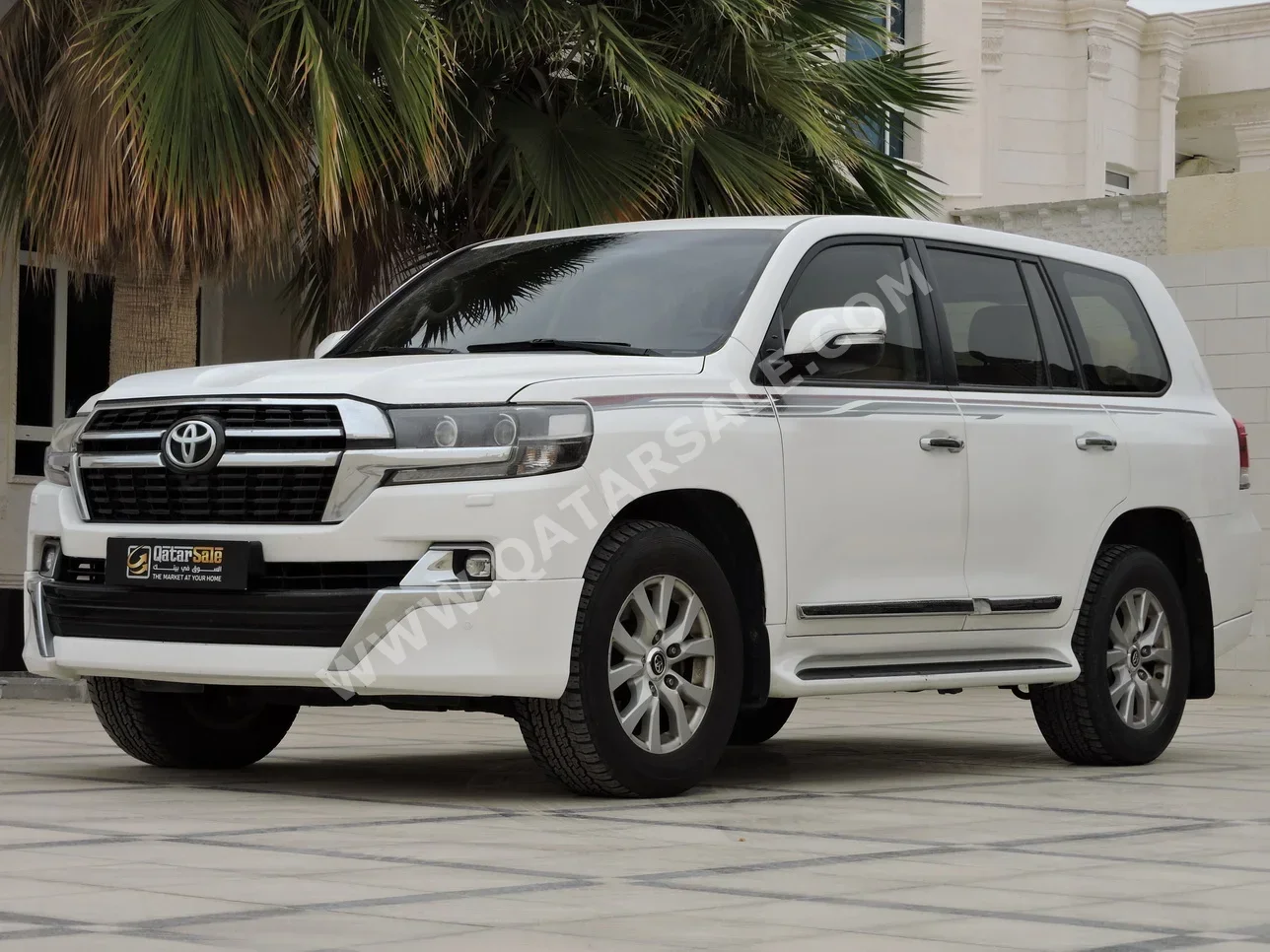Toyota  Land Cruiser  GXR  2018  Automatic  198,000 Km  8 Cylinder  Four Wheel Drive (4WD)  SUV  White