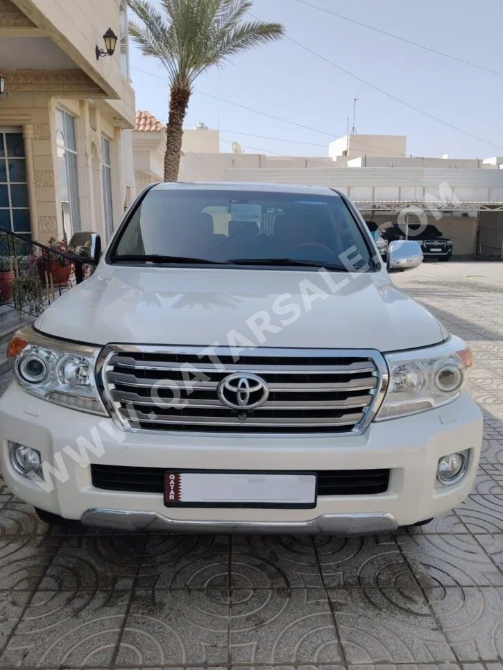 Toyota  Land Cruiser  VXR Limited  2015  Automatic  89,338 Km  8 Cylinder  Four Wheel Drive (4WD)  SUV  Pearl