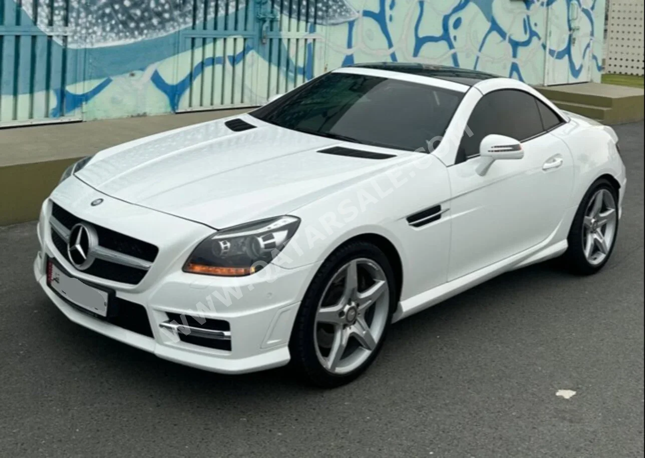 Mercedes-Benz  SLK  200  2015  Automatic  126,611 Km  4 Cylinder  Rear Wheel Drive (RWD)  Convertible  White