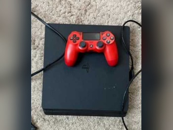 اجهزة العاب الفديو - سوني  - بلاي ستيشن 4  - 1 تيرابايت  -تشمل أجهز تحكم: 1