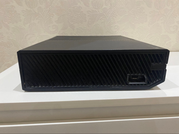 اجهزة العاب الفديو - مايكروسوفت  - اكس بوكس وان  - 500 جيجابايت  -تشمل أجهز تحكم: 2