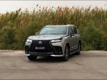 لكزس  ال اكس  700 اتش  2025  اوتوماتيك  30,000 كم  6 سلندر  دفع كلي مستمر  اس يو في  رمادي  تحت الضمان
