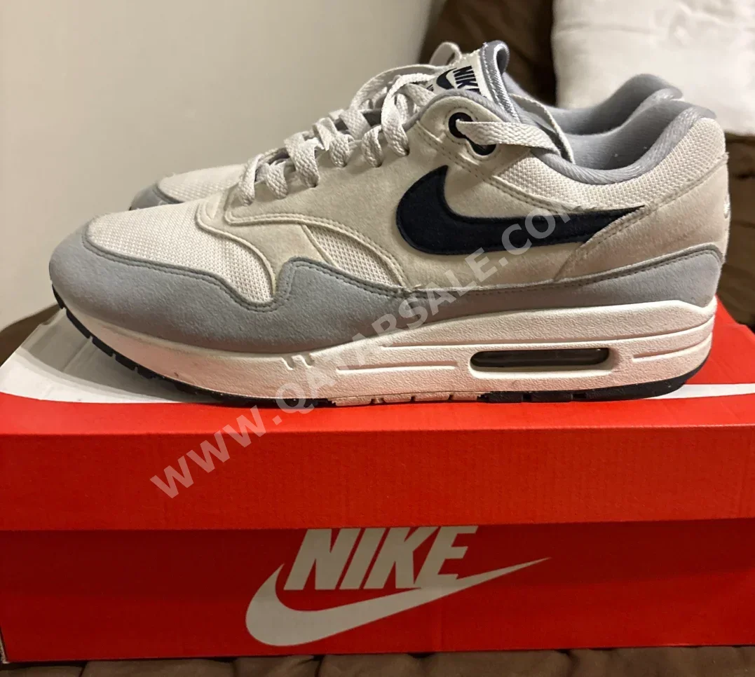 Shoes Nike Grey Size 44 Men