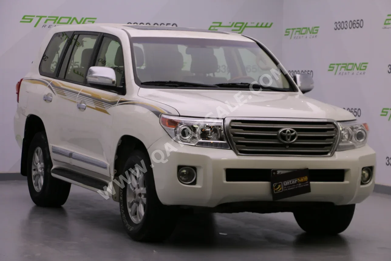Toyota  Land Cruiser  VXR  2013  Automatic  513,000 Km  8 Cylinder  Four Wheel Drive (4WD)  SUV  White