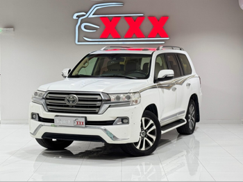 تويوتا  لاند كروزر  في اكس أس  2016  اوتوماتيك  175,000 كم  8 سلندر  دفع رباعي  اس يو في  أبيض