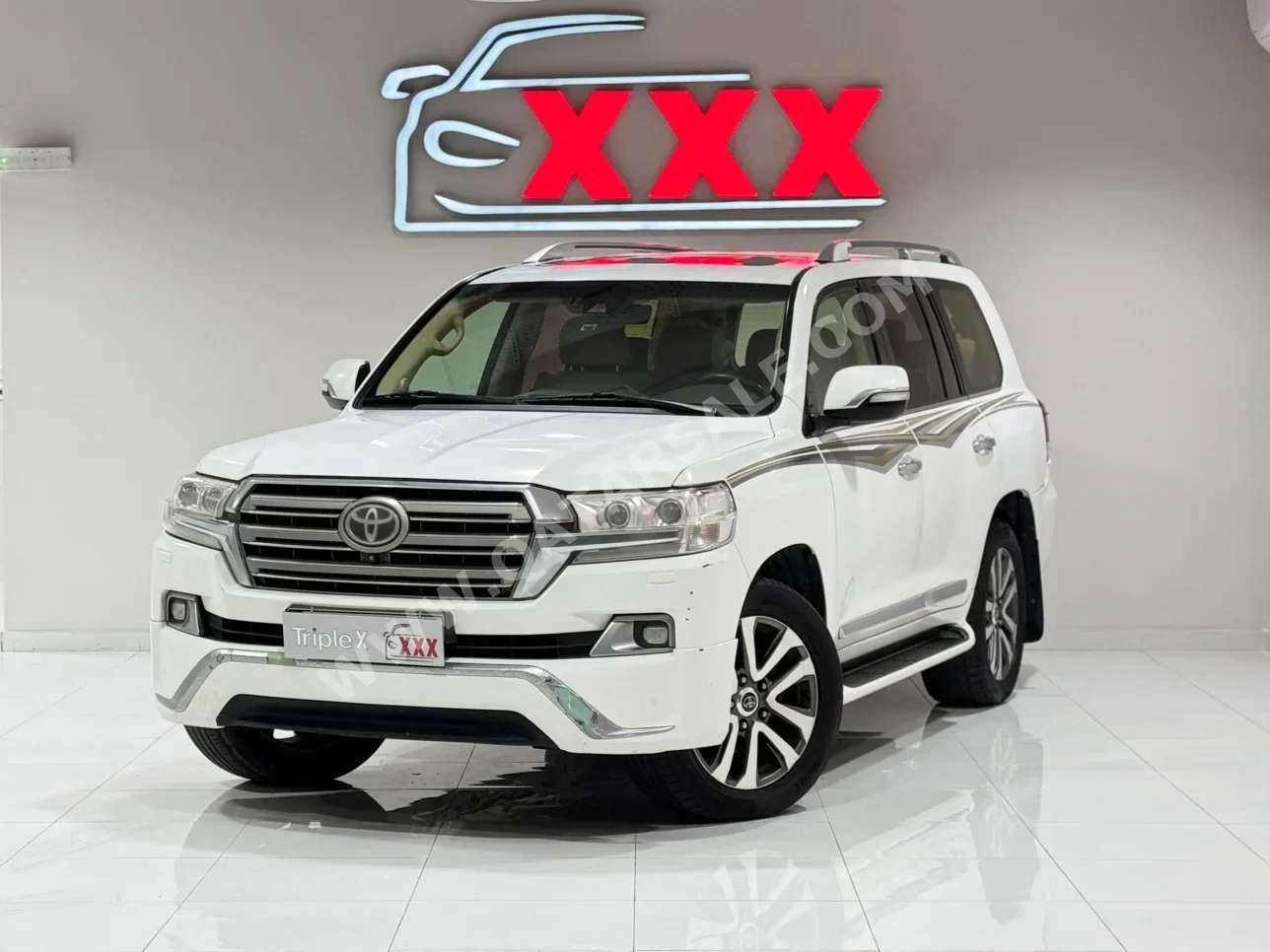 Toyota  Land Cruiser  VXS  2016  Automatic  175,000 Km  8 Cylinder  Four Wheel Drive (4WD)  SUV  White