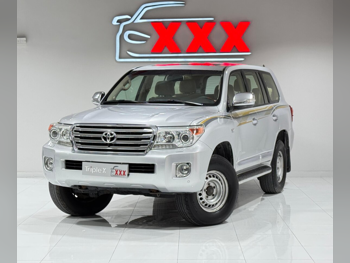 تويوتا  لاند كروزر  في اكس ار  2014  اوتوماتيك  475,000 كم  8 سلندر  دفع رباعي  اس يو في  فضي