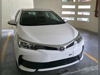 تويوتا  كورولا  اكس ال اي  2018  اوتوماتيك  221,600 كم  4 سلندر  سحب امامي  سيدان  أبيض