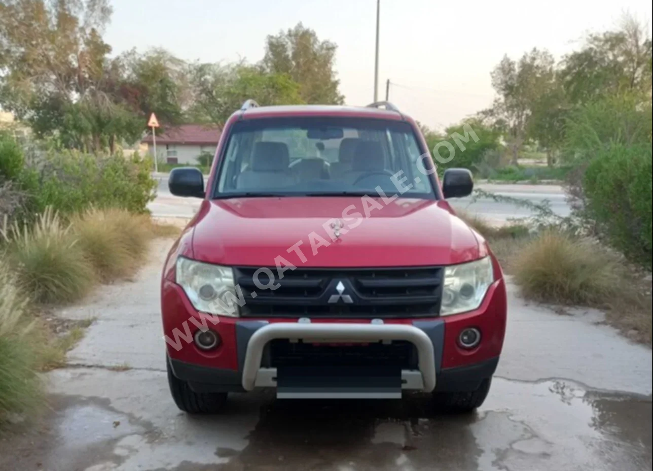ميتسوبيشي  باجيرو  3.0  2008  اوتوماتيك  240,000 كم  6 سلندر  دفع رباعي  اس يو في  أحمر