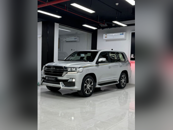 تويوتا  لاند كروزر  في اكس ار - غراند تورينغ اس  2020  اوتوماتيك  130,000 كم  8 سلندر  دفع رباعي  اس يو في  فضي