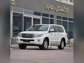 تويوتا  لاند كروزر  جي اكس ار  2014  اوتوماتيك  231,000 كم  8 سلندر  دفع رباعي  اس يو في  أبيض