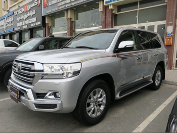 تويوتا  لاند كروزر  جي اكس ار  2018  اوتوماتيك  147,000 كم  8 سلندر  دفع رباعي  اس يو في  فضي