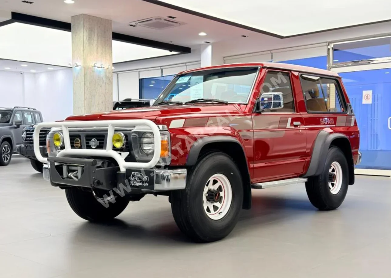 نيسان  باترول  1991  عادي  23,000 كم  6 سلندر  دفع رباعي  اس يو في  أحمر