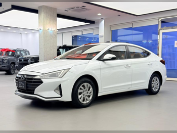 هيونداي  النترا  2019  اوتوماتيك  152,000 كم  4 سلندر  سحب امامي  سيدان  أبيض