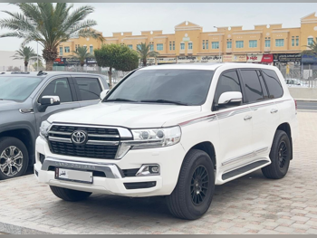 Toyota  Land Cruiser  GXR  2017  Automatic  225,000 Km  8 Cylinder  Four Wheel Drive (4WD)  SUV  White