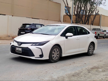 تويوتا  كورولا  ال اي  2023  اوتوماتيك  259,000 كم  4 سلندر  سحب امامي  سيدان  أبيض