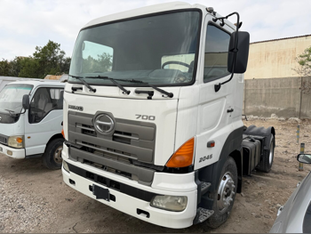 Truck Hino 700 - Color White 2008