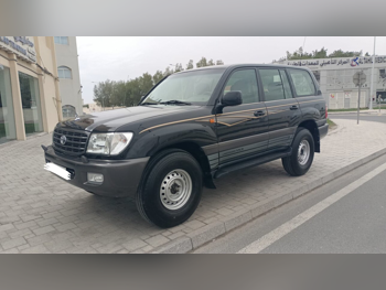Toyota  Land Cruiser  VXR  2000  Manual  617,000 Km  8 Cylinder  Four Wheel Drive (4WD)  SUV  Black