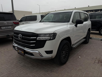 تويوتا  لاند كروزر  جي اكس  2022  اوتوماتيك  182,000 كم  6 سلندر  دفع رباعي  اس يو في  أبيض