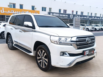 Toyota  Land Cruiser  VXS  2016  Automatic  283,000 Km  8 Cylinder  Four Wheel Drive (4WD)  SUV  White