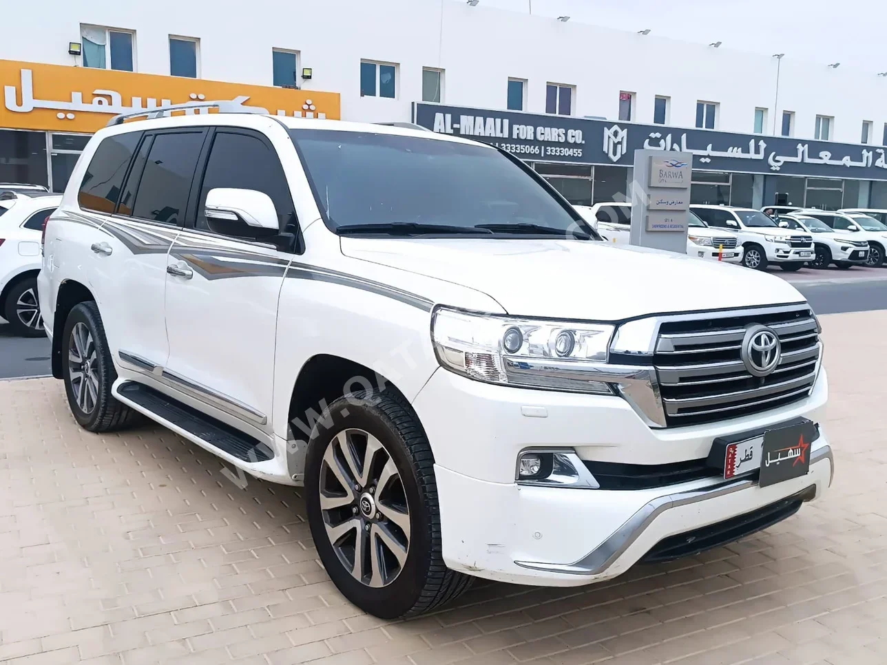 Toyota  Land Cruiser  VXS  2016  Automatic  283,000 Km  8 Cylinder  Four Wheel Drive (4WD)  SUV  White