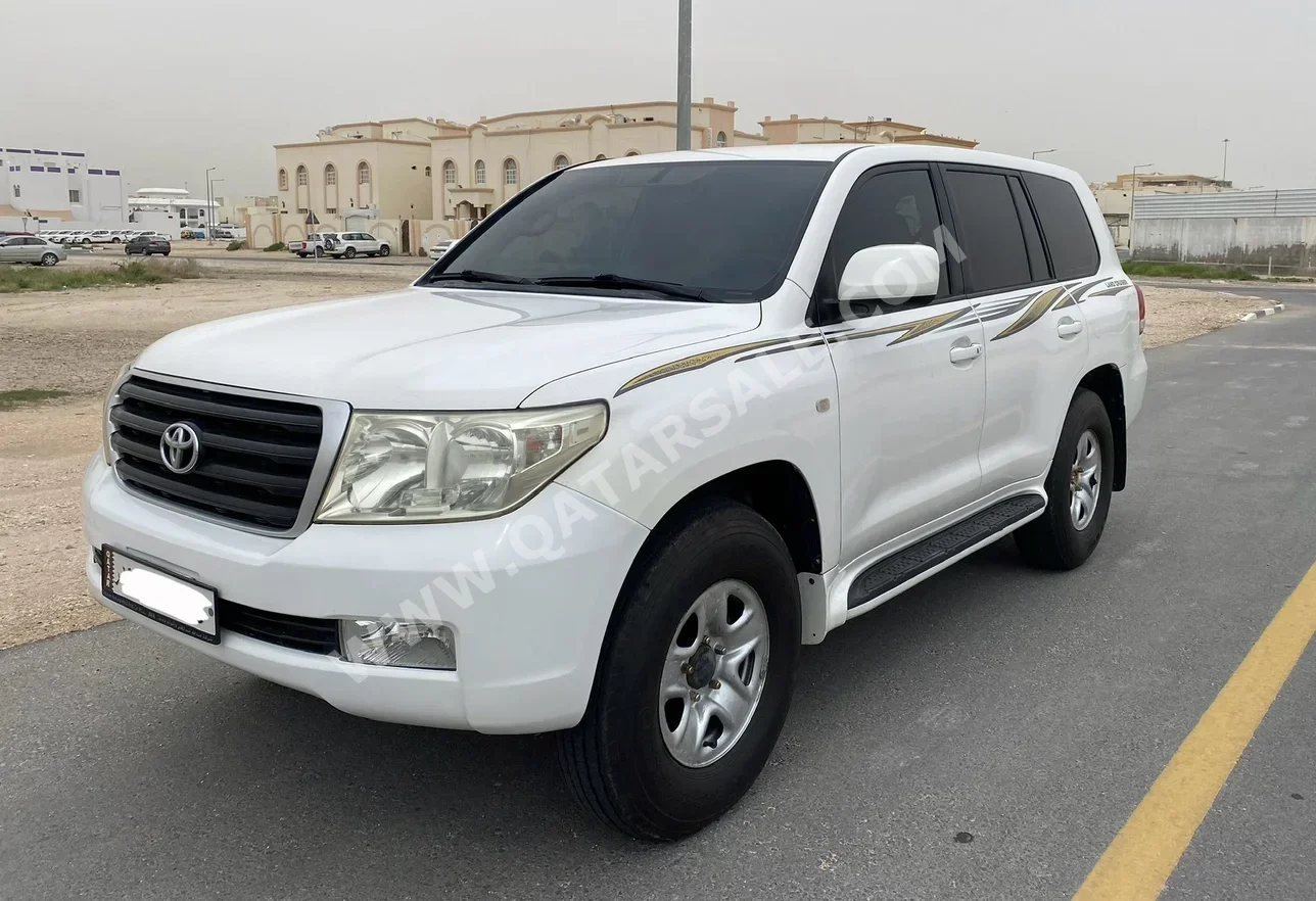 تويوتا  لاند كروزر  جي  2011  اوتوماتيك  359,000 كم  6 سلندر  دفع رباعي  اس يو في  أبيض