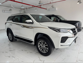 Toyota  Fortuner  SR5  2026  Automatic  0 Km  6 Cylinder  Four Wheel Drive (4WD)  SUV  White  With Warranty