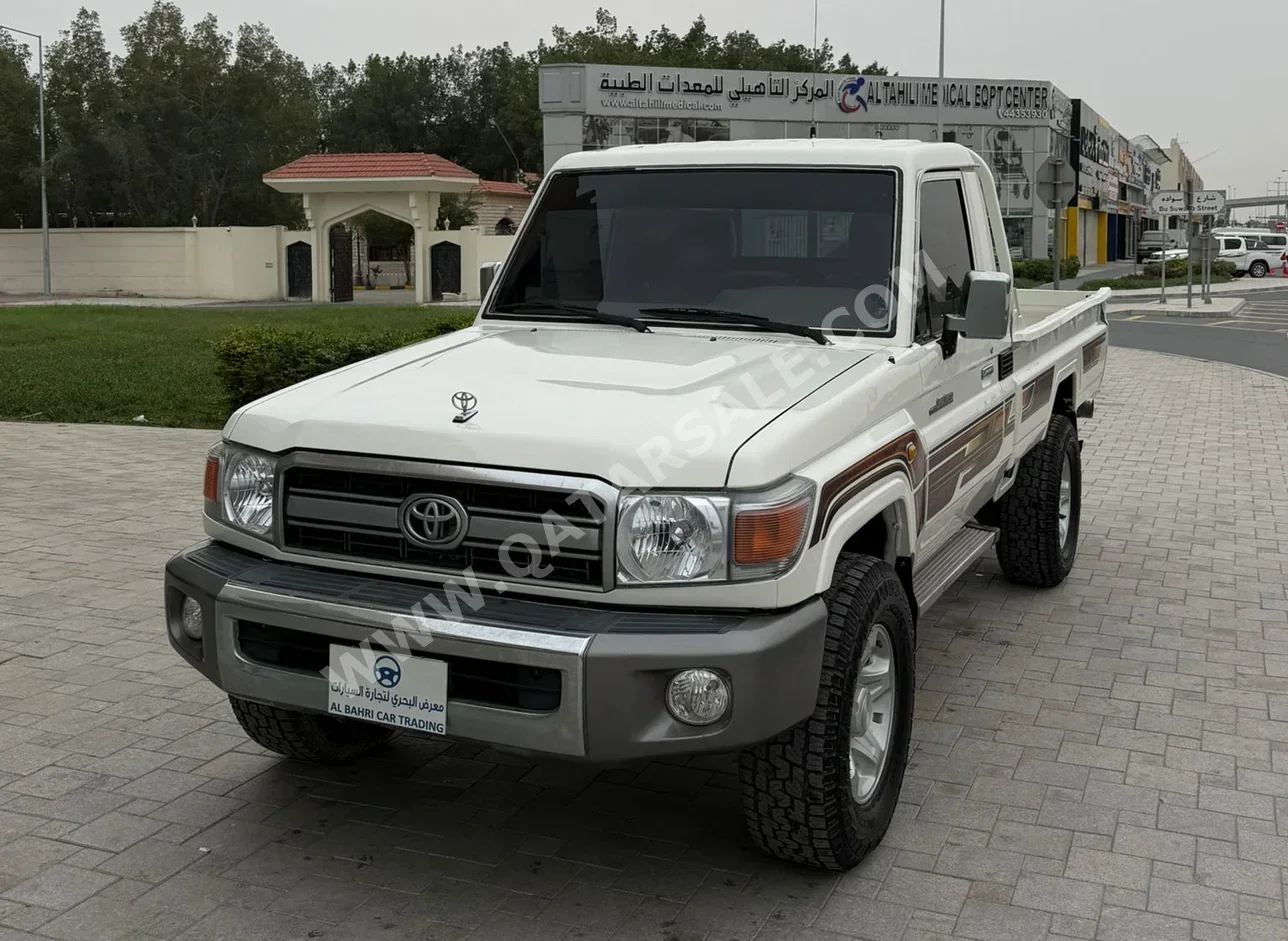 تويوتا لاند كروزر ال اكس 2008 عادي 420,000 كم 6 سلندر دفع رباعي بيكب أبيض