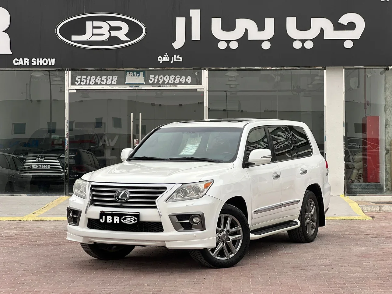 Lexus  LX  570 S  2014  Automatic  250,000 Km  8 Cylinder  Four Wheel Drive (4WD)  SUV  White