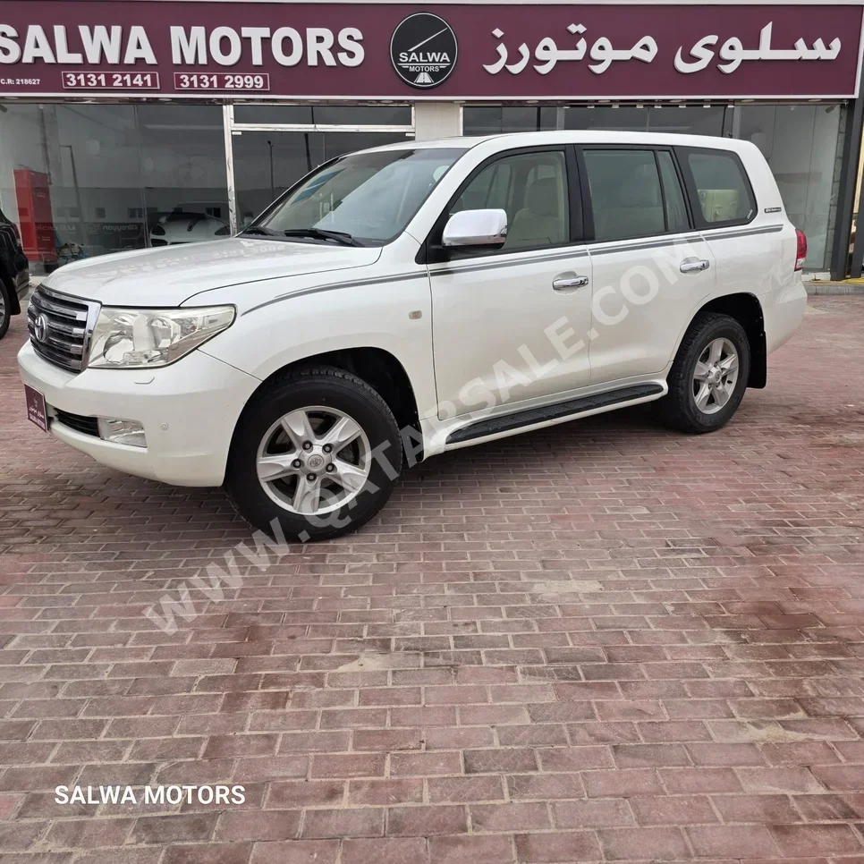 تويوتا  لاند كروزر  في اكس ار  2011  اوتوماتيك  390,000 كم  8 سلندر  دفع رباعي  اس يو في  أبيض