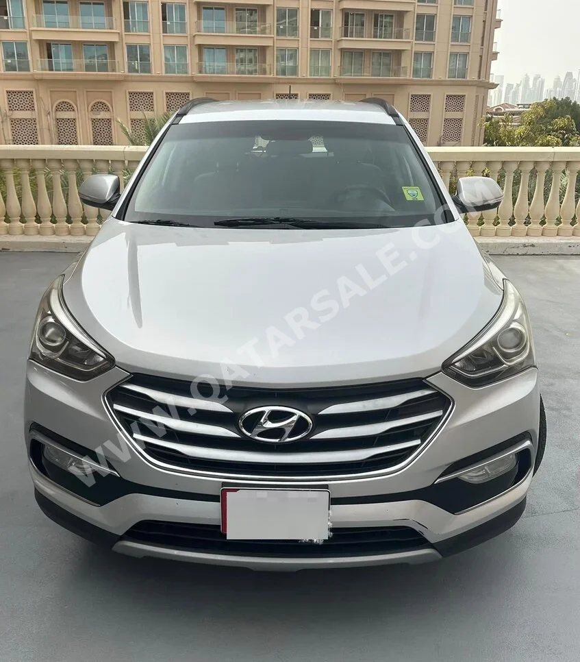 Hyundai Santa Fe 2017 Automatic 132,577 Km 6 Cylinder Four Wheel Drive (4WD) SUV Gray