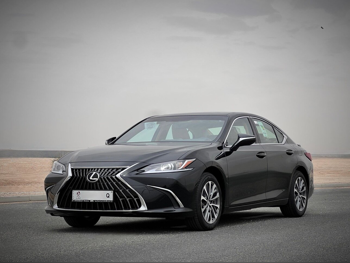 Lexus  ES  300h  2025  Automatic  0 Km  4 Cylinder  Front Wheel Drive (FWD)  Sedan  Black  With Warranty