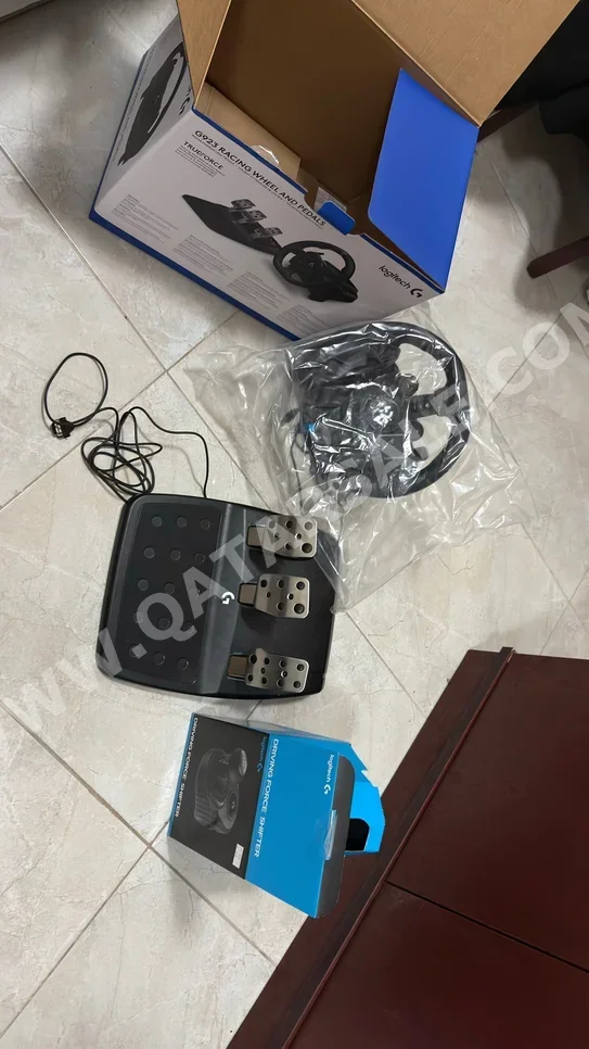 ملحقات اجهزة العاب الفيديو عجلة القيادة مع مغير السرع  - سوني  - بلاي ستيشن 5  - أسود