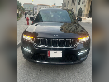 جييب  جراند شيروكي  ليميتد  2023  اوتوماتيك  24,500 كم  6 سلندر  دفع رباعي  اس يو في  أسود  تحت الضمان