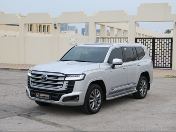 تويوتا  لاند كروزر  في اكس ار توين توربو  2026  اوتوماتيك  3,000 كم  6 سلندر  دفع رباعي  اس يو في  فضي  تحت الضمان