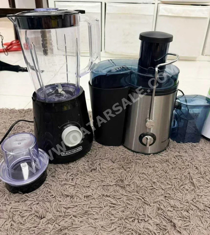 الخلاطات عصارة  أسود