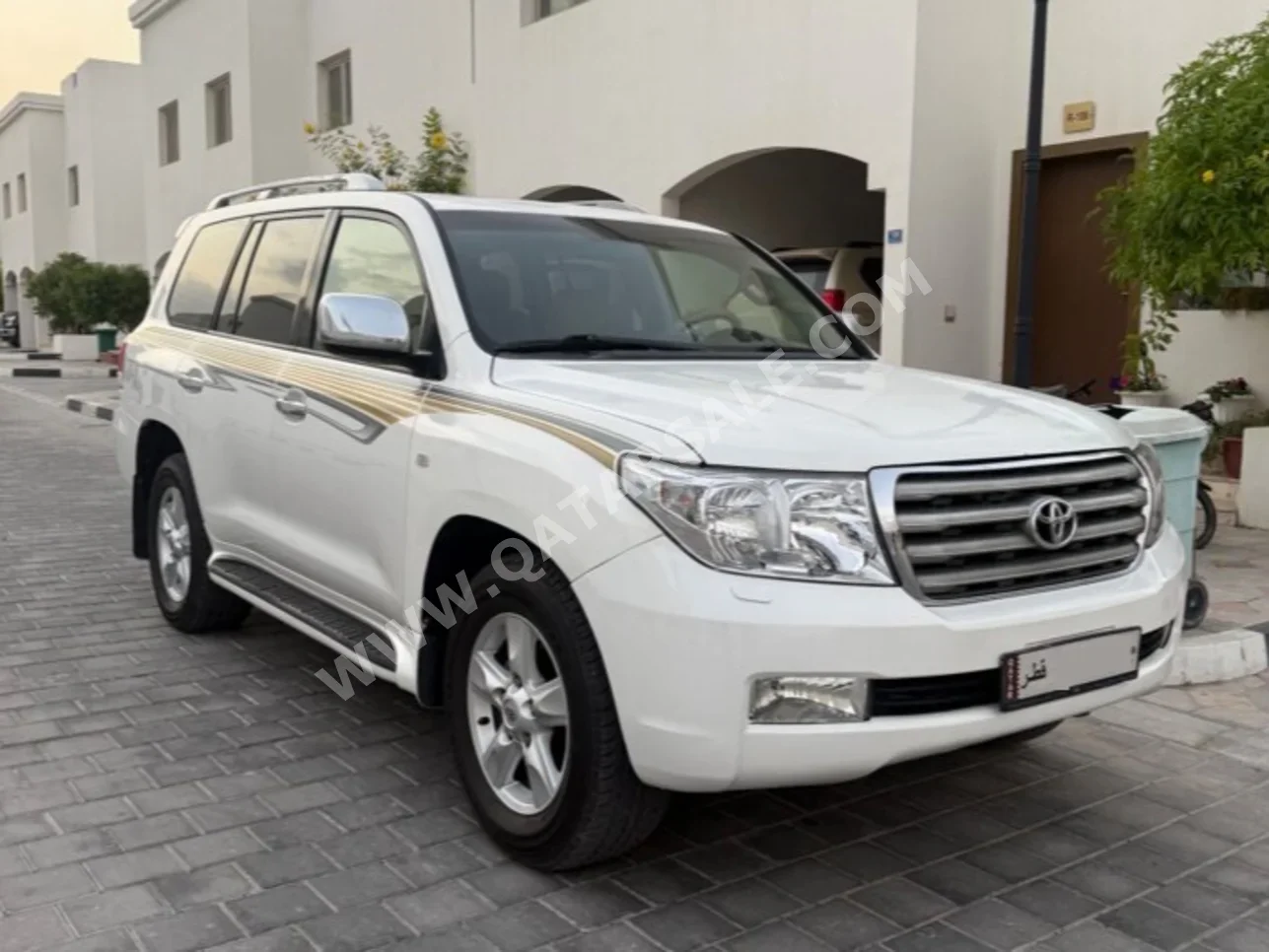 Toyota  Land Cruiser  VXR  2010  Automatic  235,000 Km  8 Cylinder  Four Wheel Drive (4WD)  SUV  White