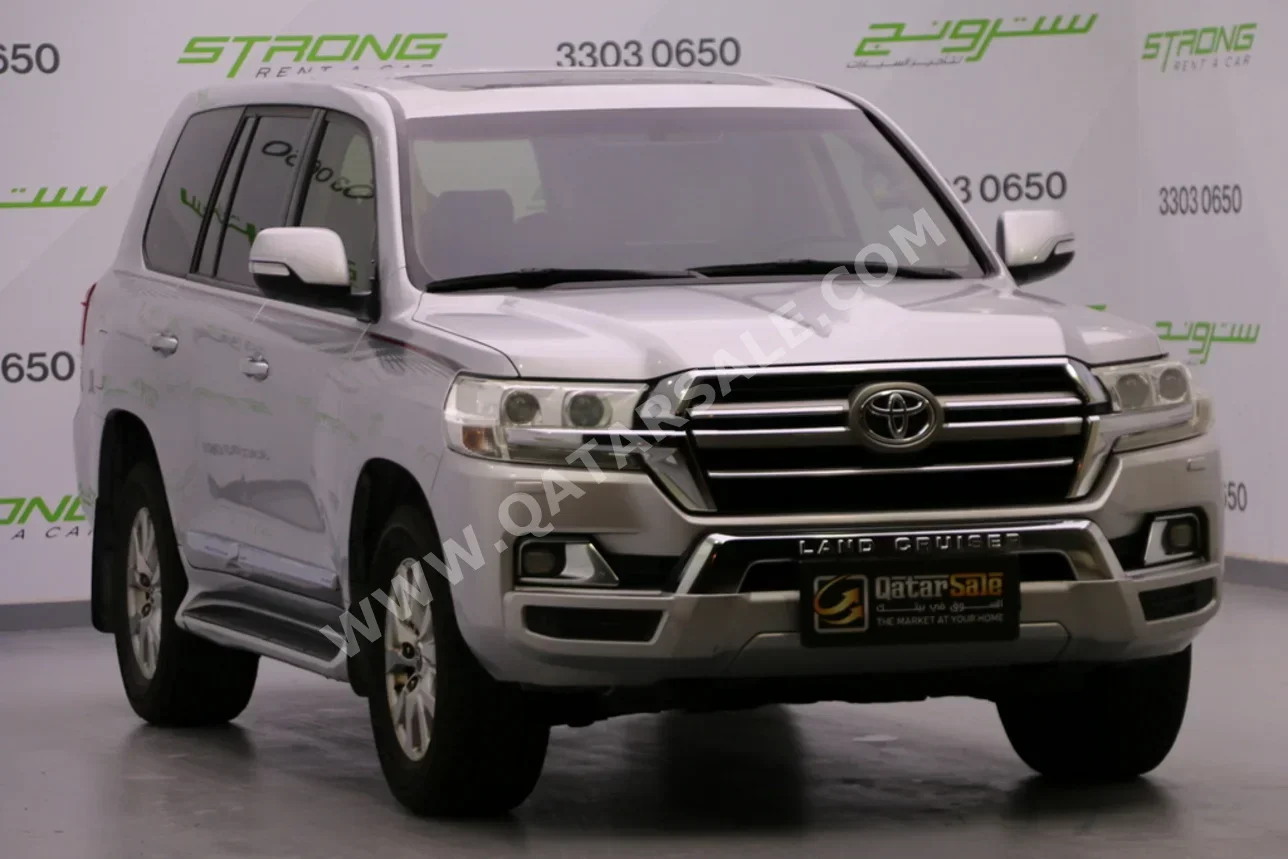 Toyota  Land Cruiser  GXR  2019  Automatic  327,000 Km  8 Cylinder  Four Wheel Drive (4WD)  SUV  Silver